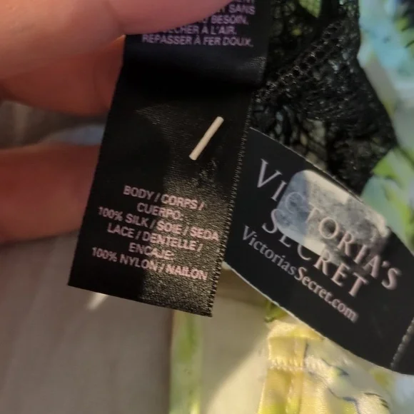 Victoria's Secret Designer Collection Fantasy Island Silk Lace Sexy 2 Piece Set - Picture 9 of 12